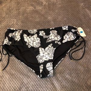 NWT Black & White Swim Bottom B1
